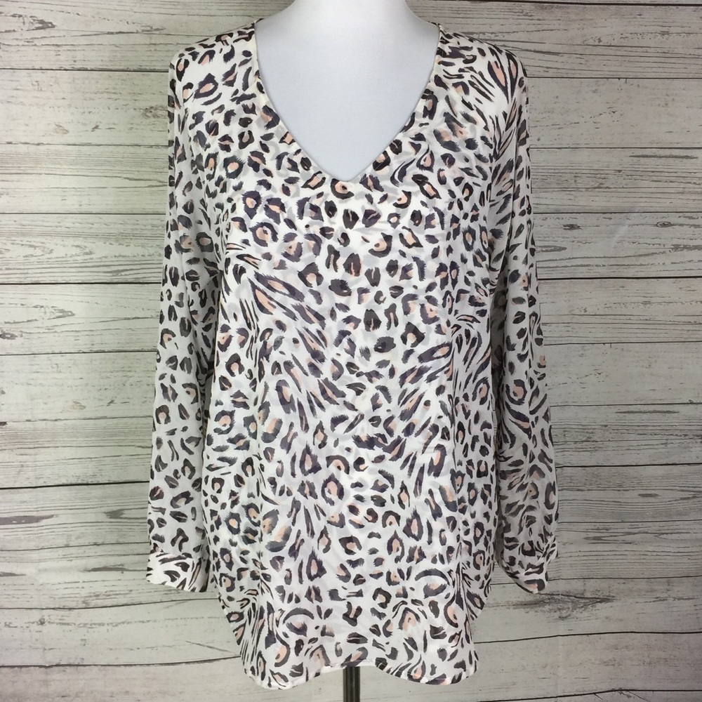 Cabi #5337 White Animal Print V-Neck Lined Top